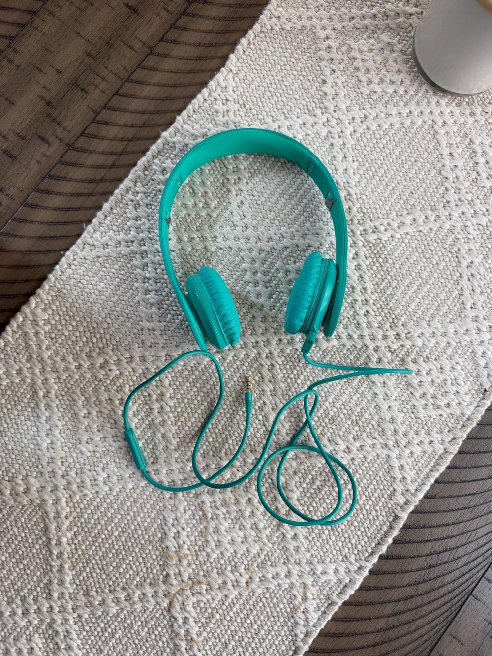 Turquoise Wired Beats by Dre Mini